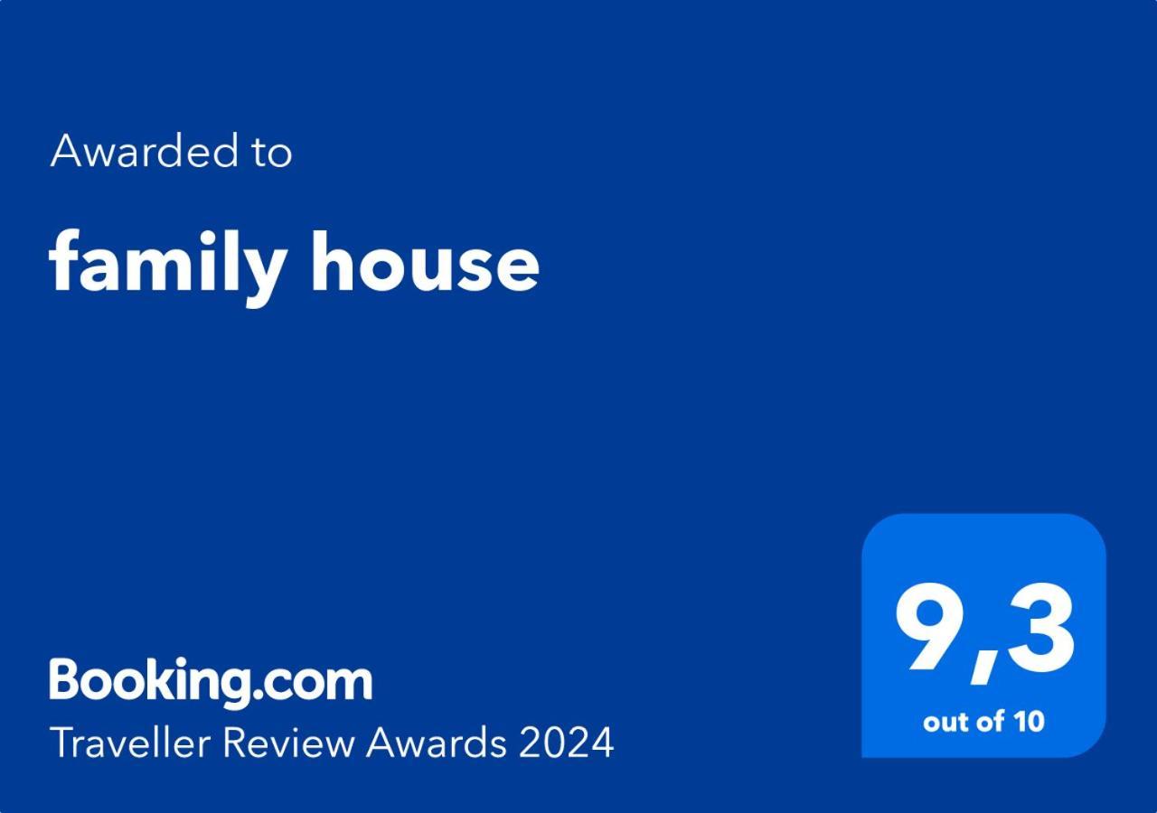 Family House Apartment ซานธี ภายนอก รูปภาพ